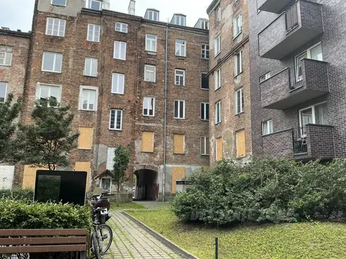 Dwie opuszczona kamienicę