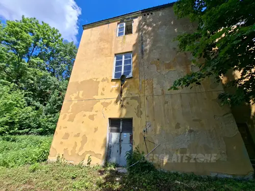 opuszczony pałac