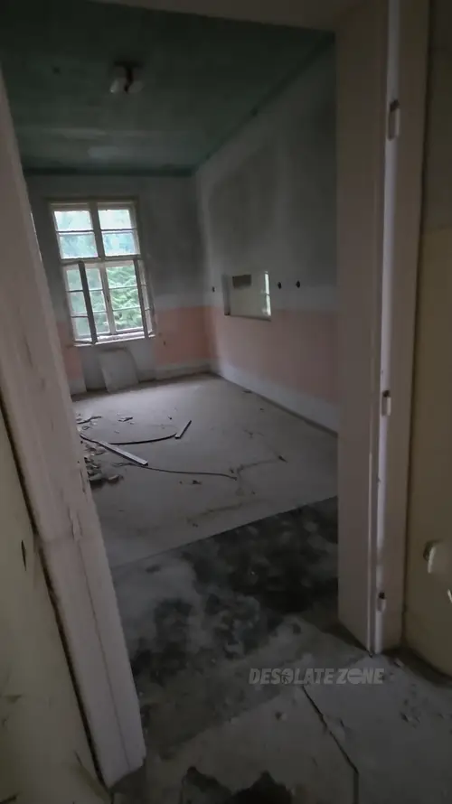 Opuszczony szpital - zdjęcie 7/12