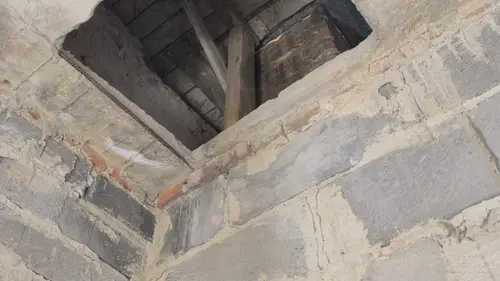 Opuszczony niedokończony dom