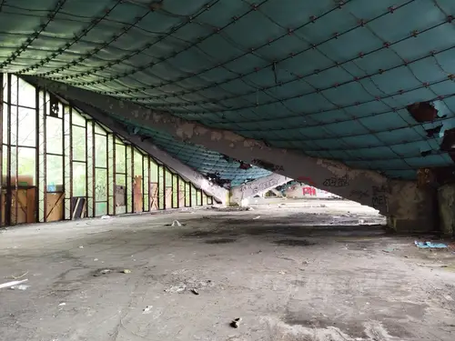 Hala Targowa na skraju Parku Śląskiego