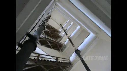 Opuszczony budynek i wieża