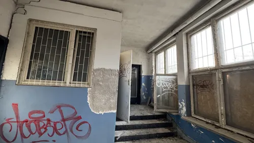 Opuszczony budynek z halą