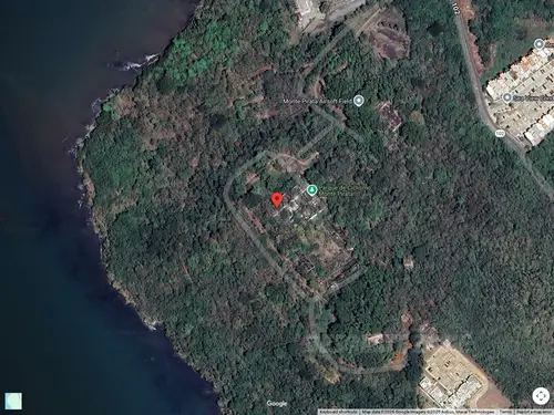 Pozostałości poprawczaka w parku - zdjęcie 1/1 - Google Satellite