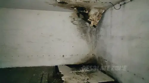 Opuszczony budynek po dawnej jednostce wojskowej - photo 7/17
