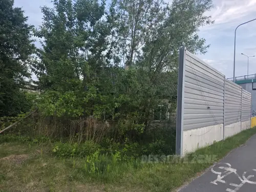 Dom bez okien za barykadą - zdjęcie 1/1