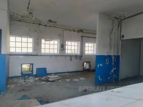 Dwa opuszczone budynki - zdjęcie 3/9