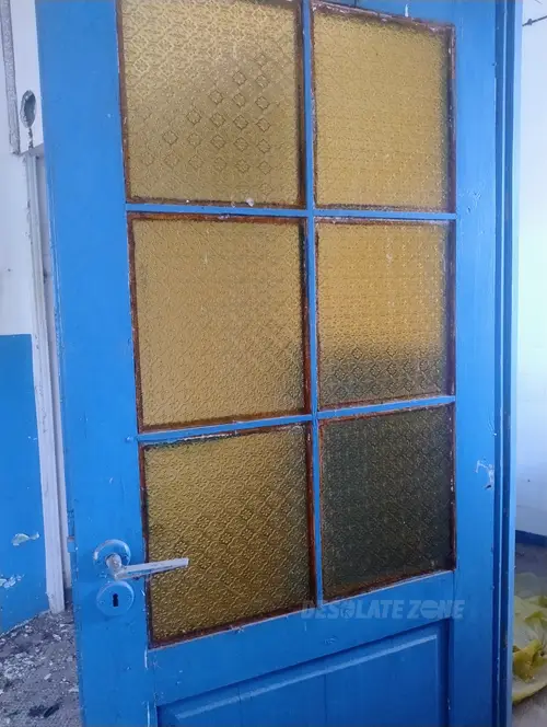 Dwa opuszczone budynki - zdjęcie 6/9