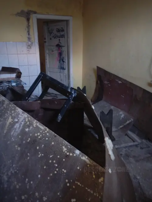 Dom z dwoma samochodami