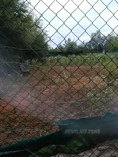 Opuszczona szkoła tenisa - zdjęcie 3/6