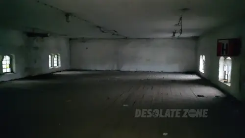 Opuszczony budynek po dawnej jednostce wojskowej - photo 12/17
