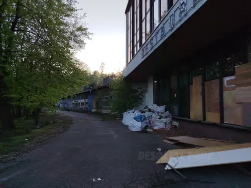 Hale targowe i biurowiec - zdjęcie 3/23