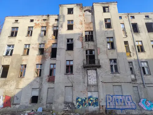 Opuszczona kamienica - zdjęcie 3/9