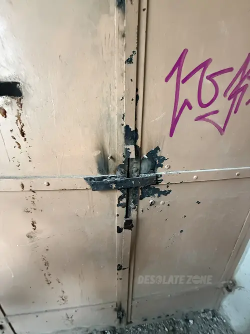 Opuszczony budynek wielofunkcyjny, Łódź - zdjęcie 4/81