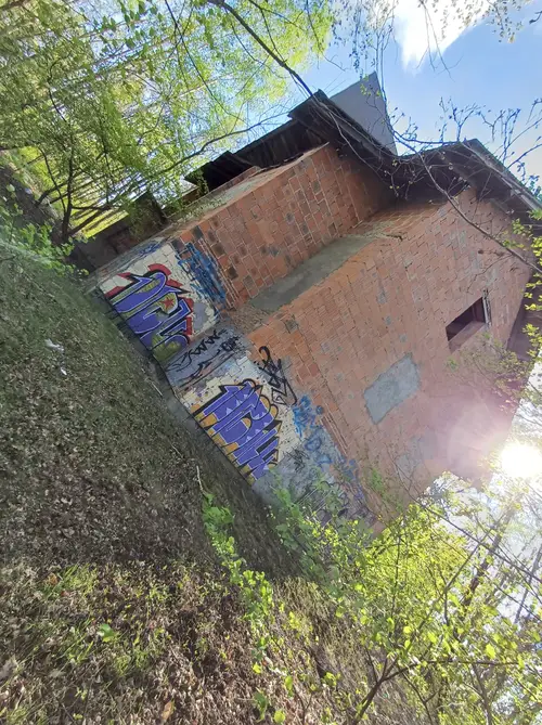 Niedokończona Willa obok Lotniska