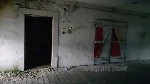Opuszczony budynek po dawnej jednostce wojskowej - photo 13/17