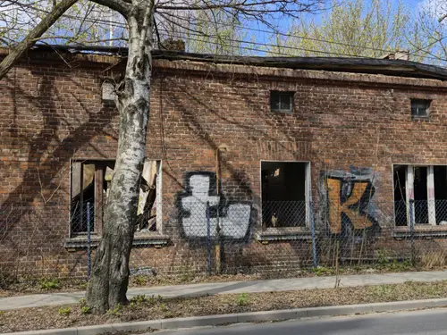 Mały opuszczony dom - zdjęcie 4/10