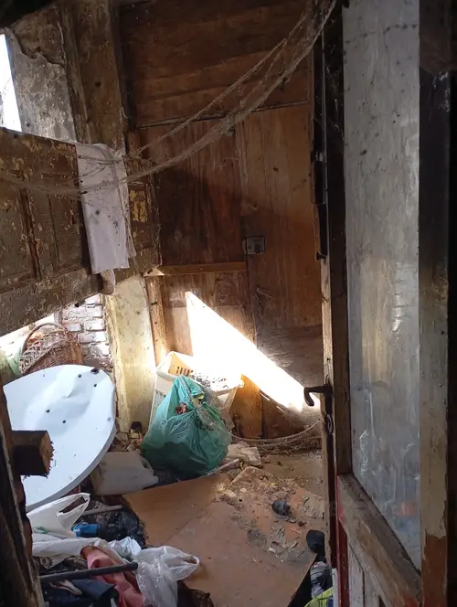 Opuszony pałacyk - zdjęcie 6/9