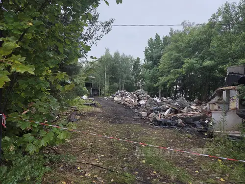 Budynek z wiatą garażową i komórką - photo 1/18