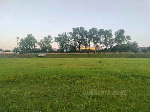 Opuszczony stadion - zdjęcie 10/16