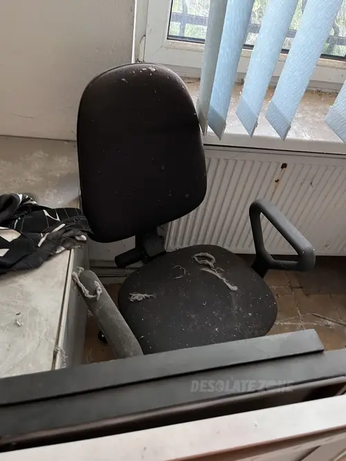 Opuszczona fabryka manekinów i rekwizytów reklamowych - photo 54/137