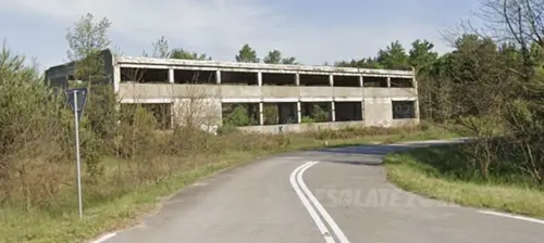 Opuszczony hangar/hala/fabryka - photo 1/2