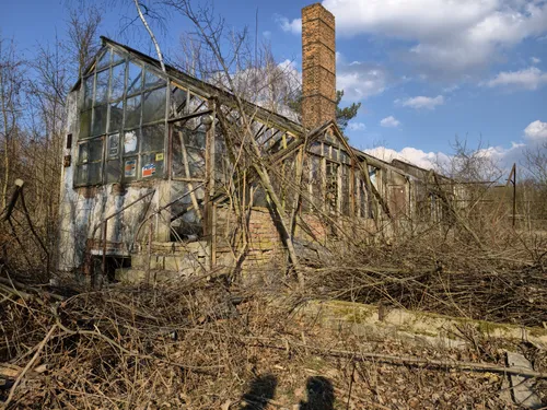 budynek mieszkalny ze szklarnią