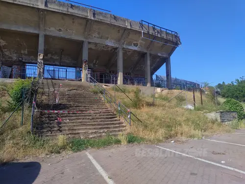 Opuszczony stadion - zdjęcie 18/18