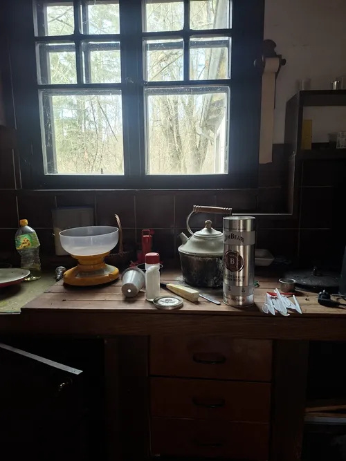 dwa opuszczone domki