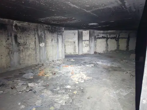 Duży niedokończony budynek koło portu Zadar - zdjęcie 18/47