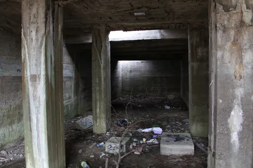 budynek obok jeziora - zdjęcie 3/6