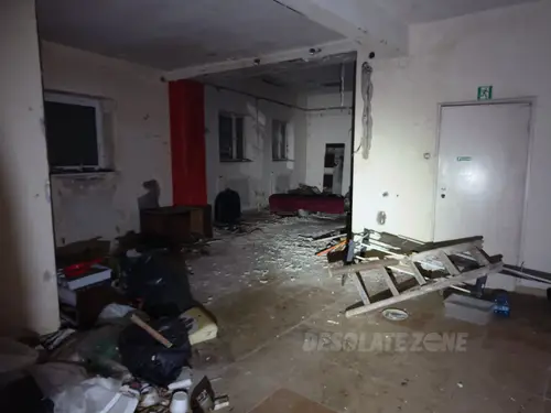 Opuszczony biurowiec przy starej fabryce, Wieliczka - zdjęcie 14/15