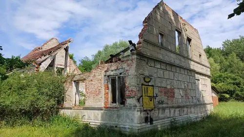 Opuszczone zabudowania - zdjęcie 7/8