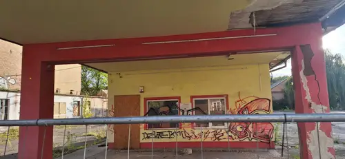 ( ? ) Fabryka / stacja dla samochodów - zdjęcie 1/2