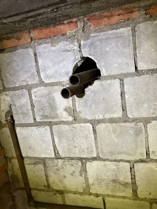 Opuszczony Dom Ze Stodołą - zdjęcie 8/33