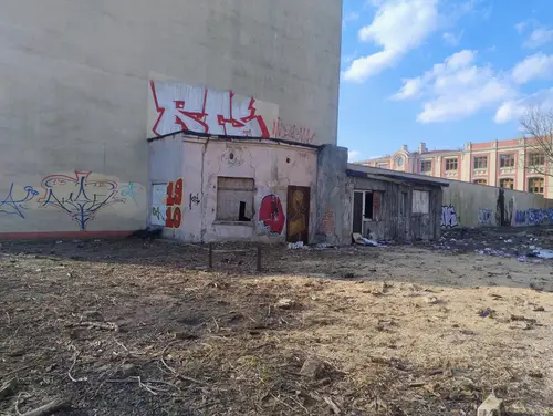 Opuszczona kamienica - zdjęcie 1/9