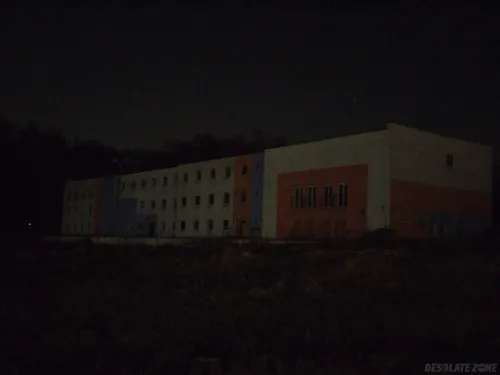 Opuszczony biurowiec - zdjęcie 6/10