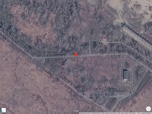 opuszczona naprawialnia samochodów - photo 1/1 - Google Satellite