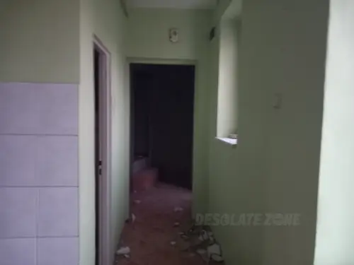 Opuszczony domek z garażem - zdjęcie 28/41