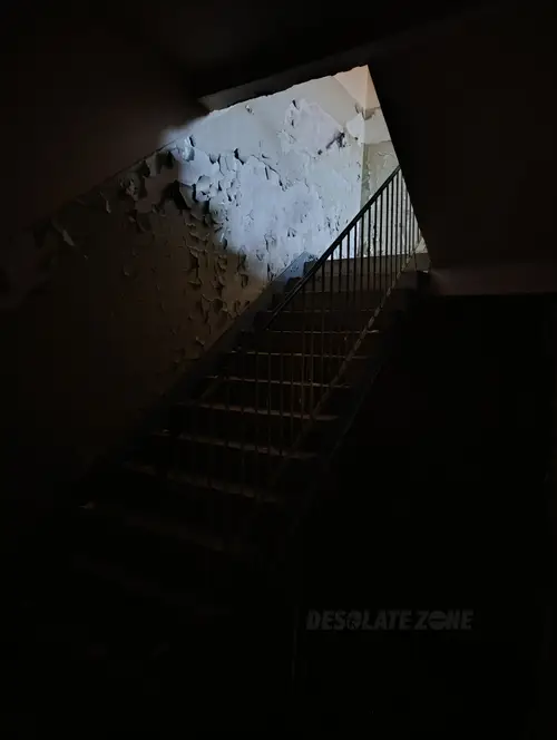 Opuszczony budynek szpitala - photo 1/40