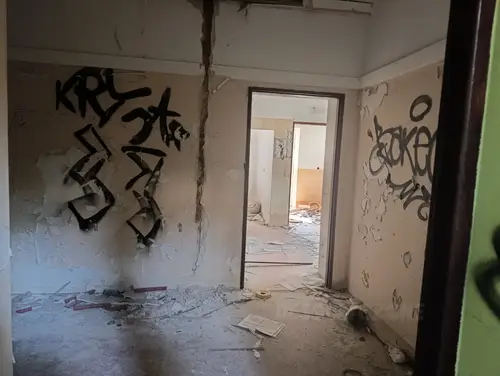 Opuszczony hotel Black Tower - zdjęcie 3/23