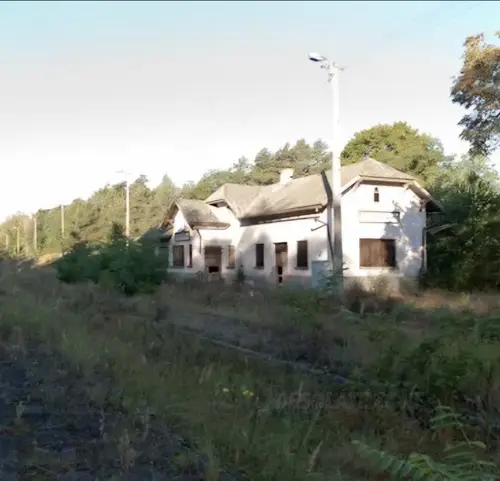 Opuszczony dworzec kolejowy - zdjęcie 3/4