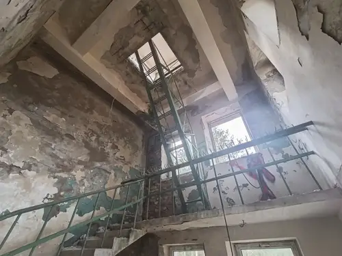 Opuszczony hotel Black Tower - zdjęcie 6/23