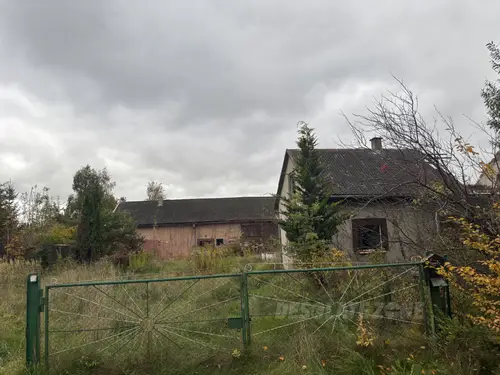 Opuszczona stodoła, dom