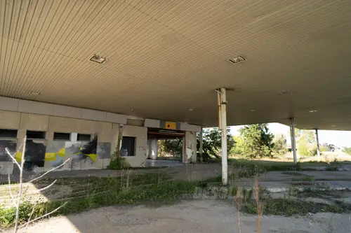 Opuszczona stacja benzynowa i McDonald's - zdjęcie 4/43