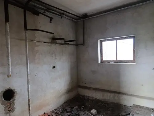 Opuszczony niedokończony dom - zdjęcie 10/13