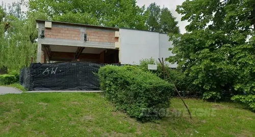 Opuszczony budynek po dawnym sklepie - photo 1/7
