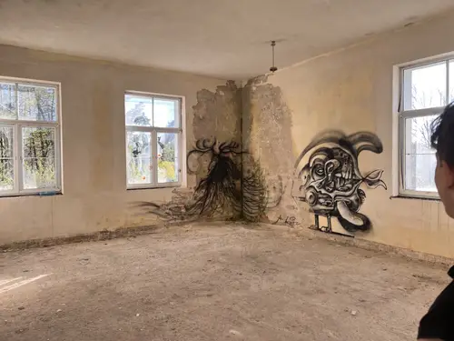 Opuszczony Motel / Koszary