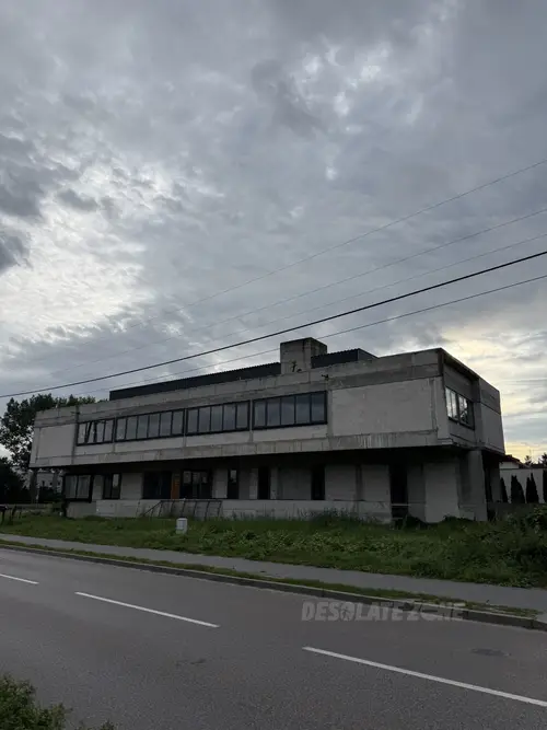 Niedokończony budynek - zdjęcie 3/4