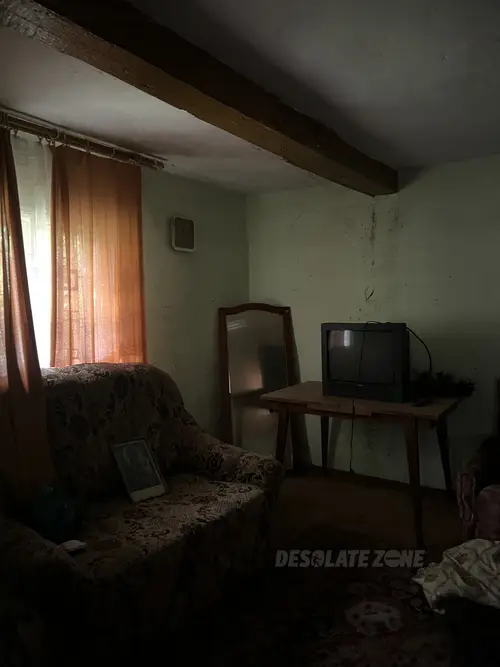 Mały Opuszczony Domek - photo 2/11